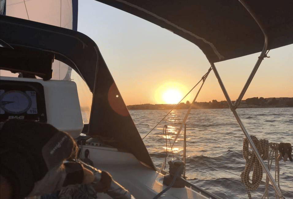 imagen n.º 1 de Desde Obzor: Crucero en yate al atardecer con vino y aperitivos, Nessebar actividad en Obzor, subida por el proveedor