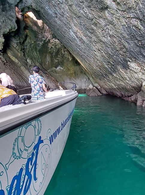 imagem n.20 de Sesimbra: Passeio de barco pelas baías e praias secretas com snorkeling atividade em Distrito de Lisboa, carregada pelo fornecedor