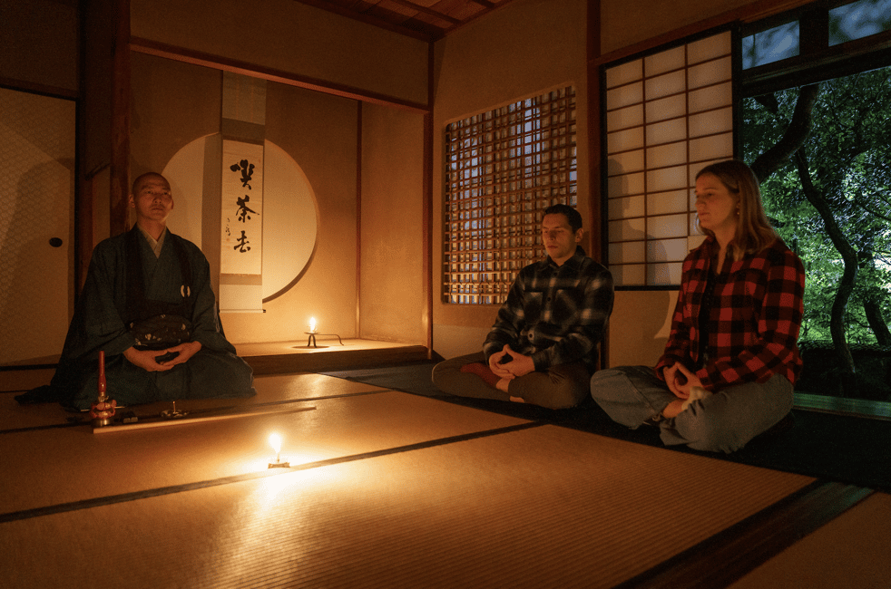 Zen a lume di candela: Meditazione serale nel tempio segreto di