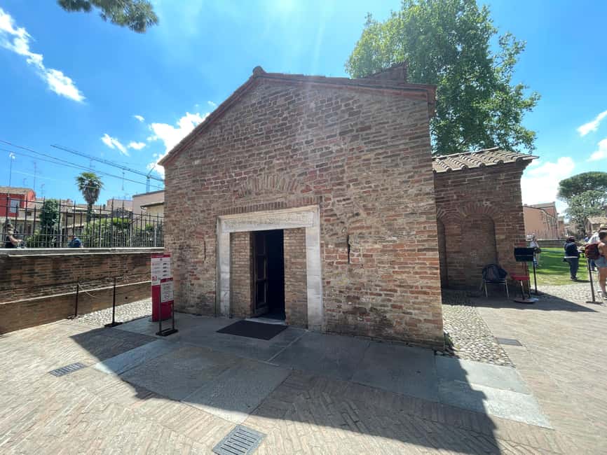 Immagine nº 17 di Ravenna: tour privato esclusivo a piedi con un esperto locale attività a Ravenna, caricata dal fornitore