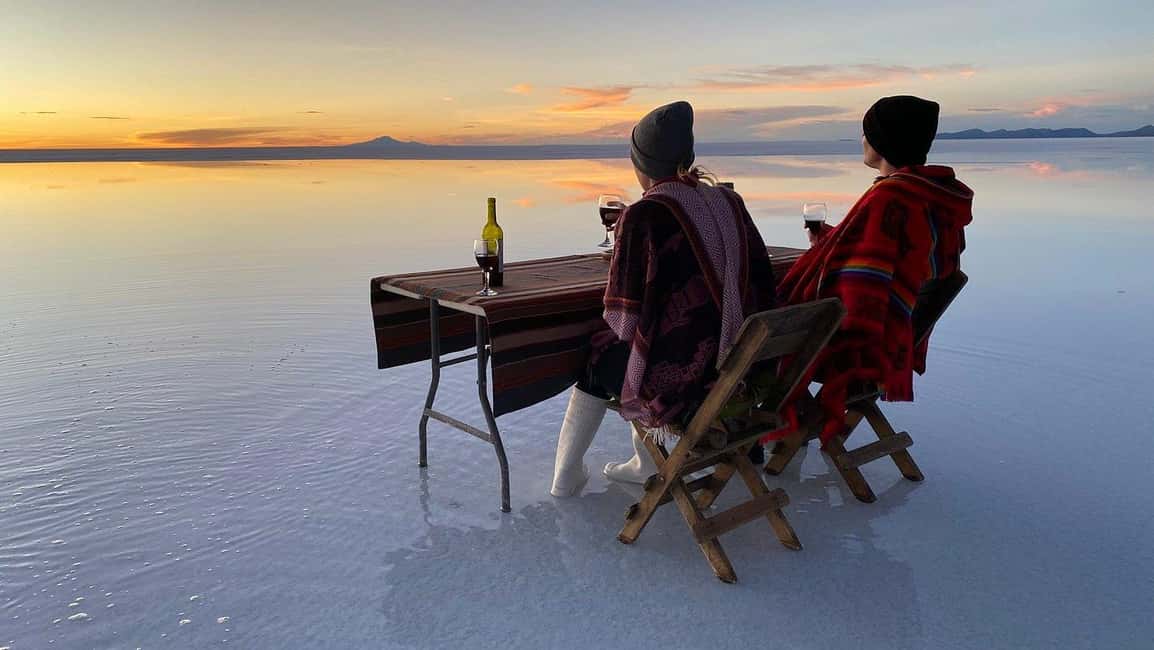 imagem n.1 de De La Paz: excursão de 1 dia e 1 noite ao Salar de Uyuni de avião atividade em Potosí, carregada pelo fornecedor
