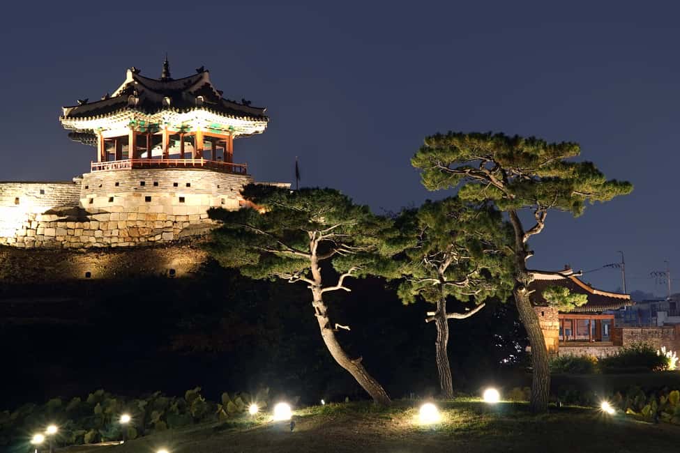 image n.12 of From Seoul: Evening Tour to UNESCO Suwon Hwaseong Fortress activity in Suwon, uploaded by supplier