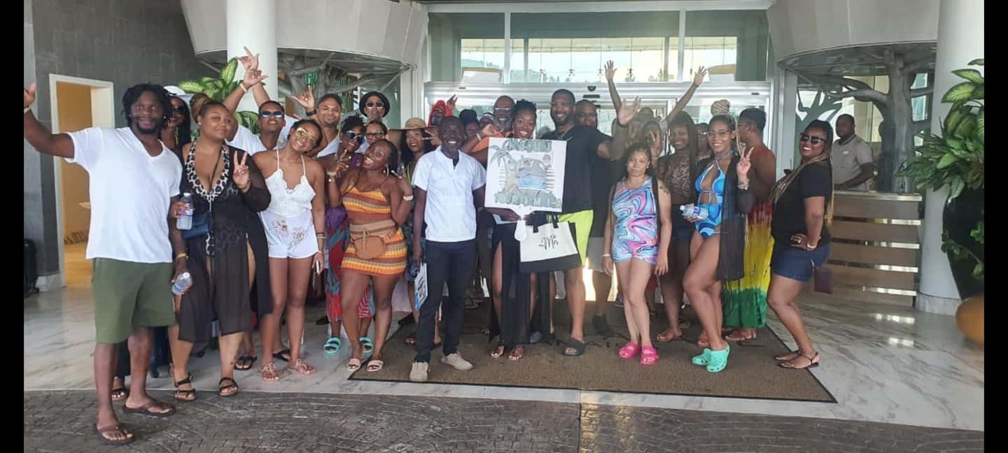 imagem n.11 de Ocho Rios: Blue Hole, White River Tubing e passeio a cavalo atividade em Jamaica, carregada pelo fornecedor