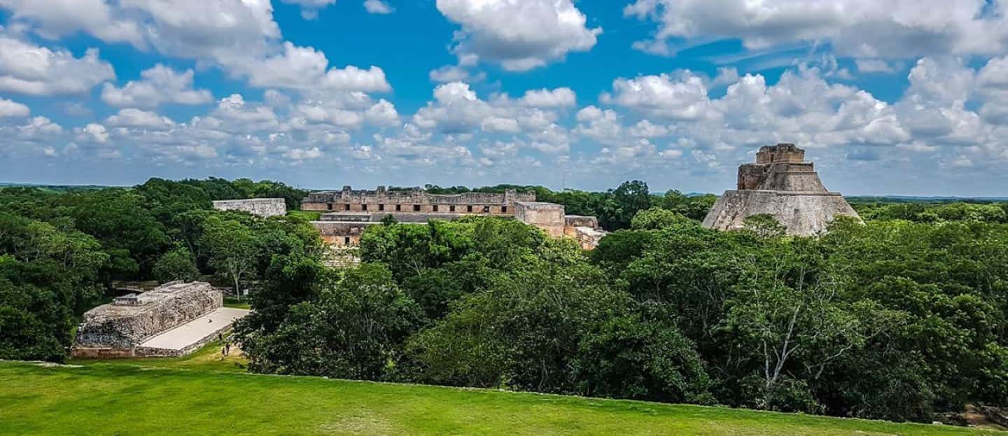 Image N°1 de Visite privée Kabah et Uxmal et atelier maya activité à Uxmal, publiée par le prestataire