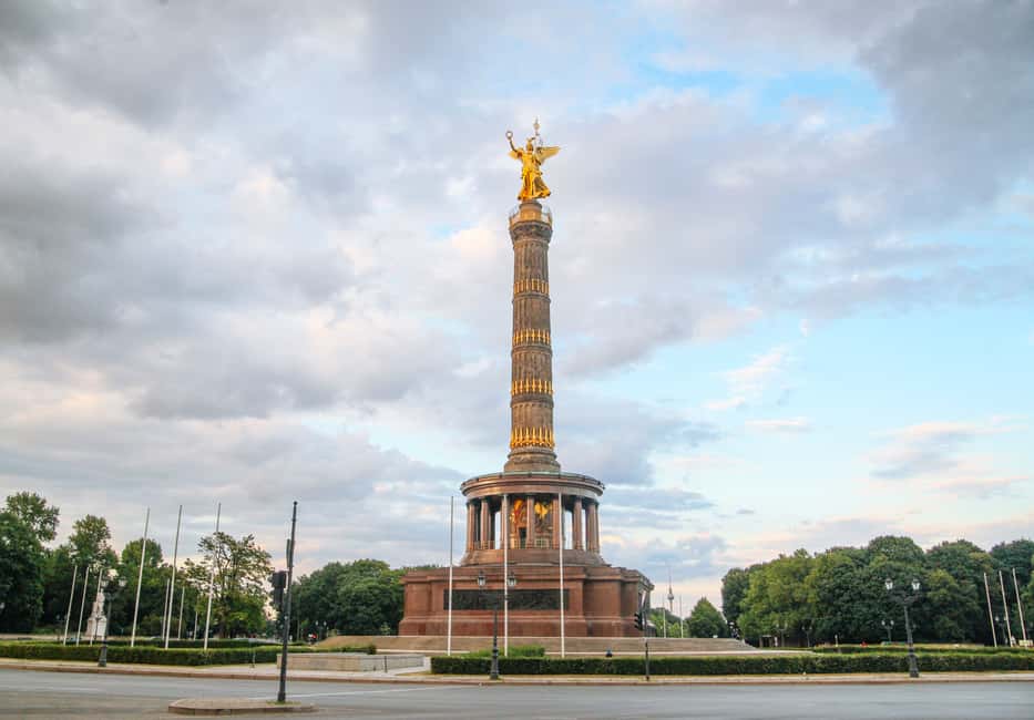 Immagine nº 8 di Berlino: Tour panoramico privato di 2 ore in un classico furgone della DDR attività a Berlino, caricata dal fornitore
