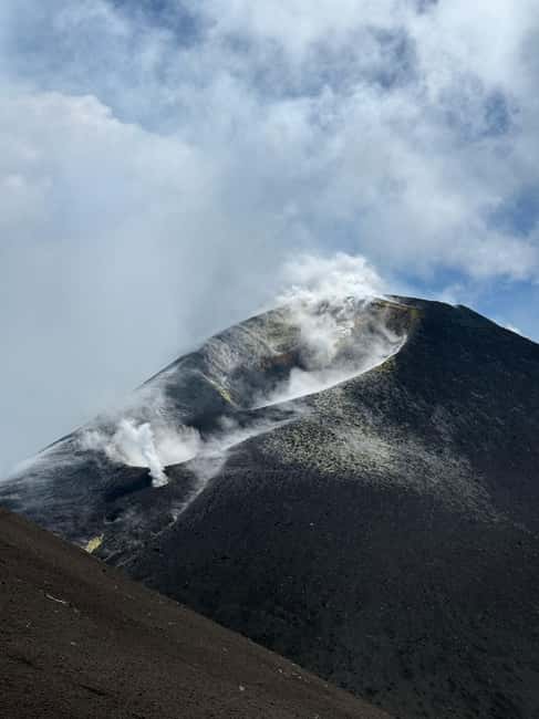afbeelding n.21 van Etna: trektocht naar de topkraters met vulkaangids 3350 m activiteit in Catania, geüpload door aanbieder