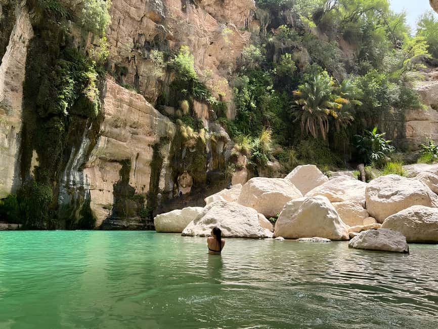 Immagine nº 2 di Mascate: tour privato di un'intera giornata a Wadi Mibam in auto 4x4 attività a Regione al-Sharqiyya, caricata dal fornitore