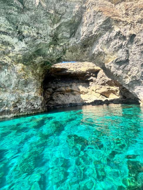 5. fotó – Gozo felől: Comino körül, Kék Lagúna, Kristály Lagúna és Barlangok – program helye: Mgarr, feltöltötte a programszervező