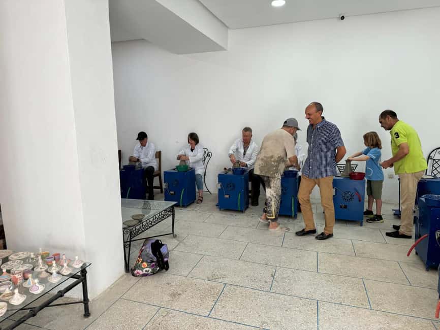 Image N°5 de Création et artisanat à Fès : cours de poterie traditionnelle et de zellige activité à Fès, publiée par le prestataire