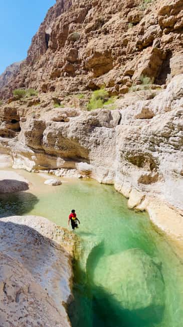 Immagine nº 36 di Muscat: escursione di un'intera giornata a Wadi Shab, grotta romantica e sinkhole attività a Regione al-Sharqiyya, caricata dal fornitore