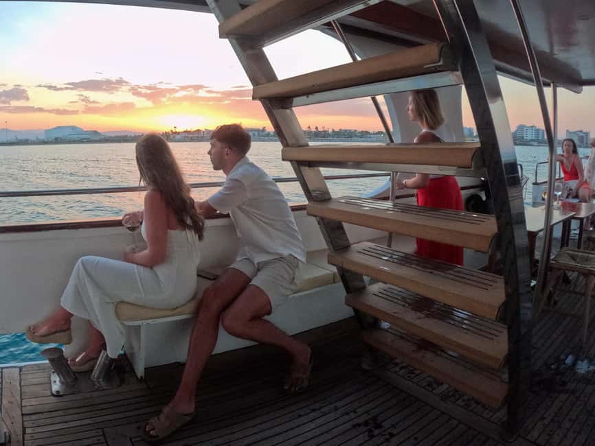 Image N°6 de Larnaca : Croisière au coucher du soleil avec un verre de vin activité à Larnaca, publiée par le prestataire