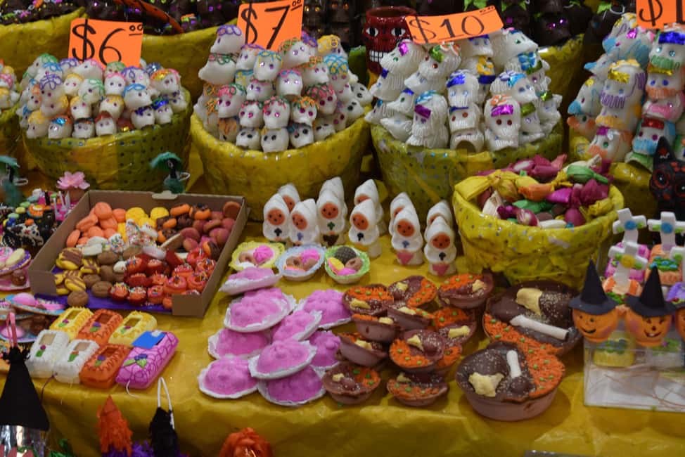 imagen n.º 1 de Ciudad de México: tour por el mercado del Día de Muertos y degustación de chiles actividad en Ciudad de México, subida por el proveedor