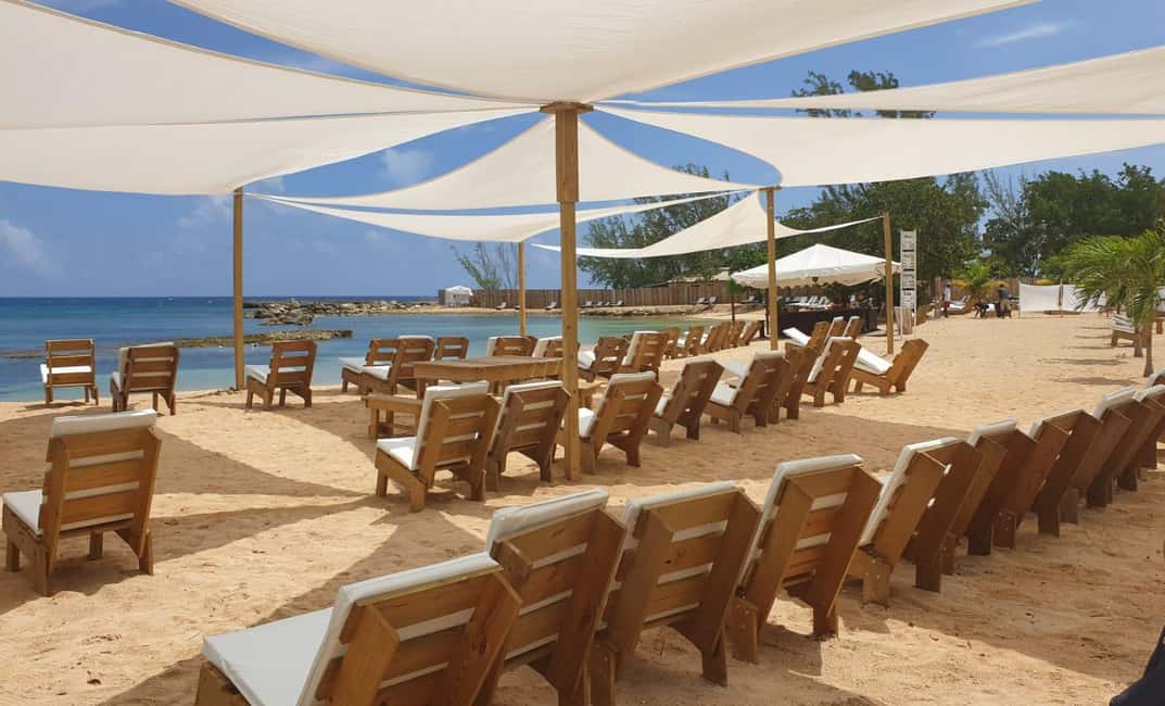 imagem n.7 de Falmouth: Jungle River Tubing e Bamboo Beach Club com almoço atividade em Condado de Cornwall, carregada pelo fornecedor