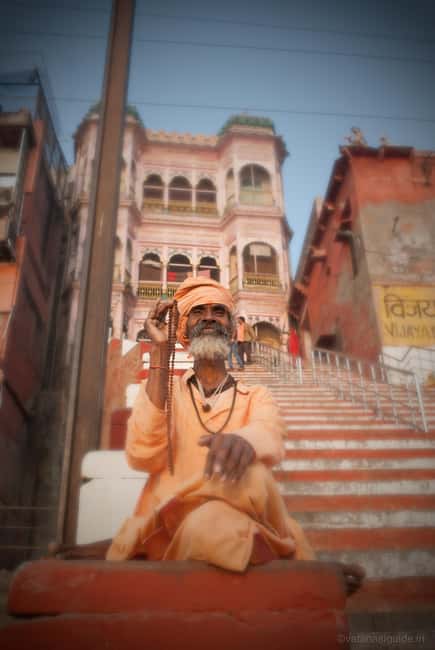 imagem n.5 de Passeio de um dia em Varanasi - Passeio de barco, caminhada, templo de ioga, luta livre atividade em Varanasi, carregada pelo fornecedor