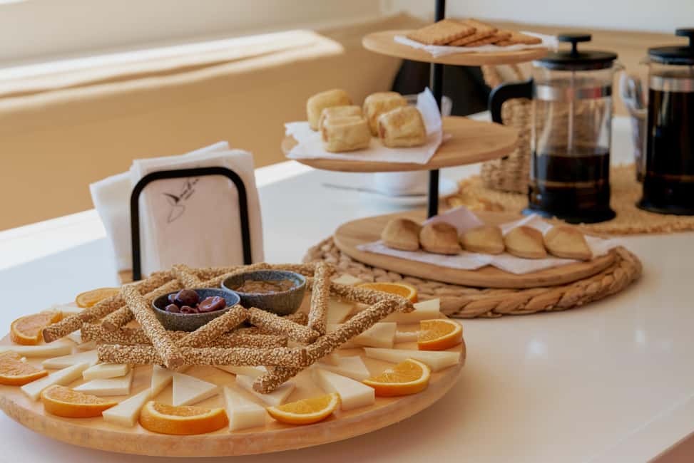 Immagine nº 2 di Catamarano di lusso Panormo: pranzo gourmet, calette nascoste e nuotate attività a Panormos in Rethymno, caricata dal fornitore