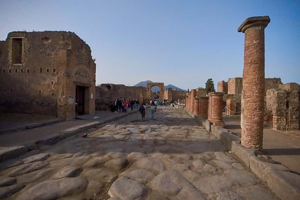 bild nr.6 av Från Sorrento: Pompeji och Vesuvius guidad tur med lunch aktivitet i Pompei, Kampanien, uppladdad av arrangören