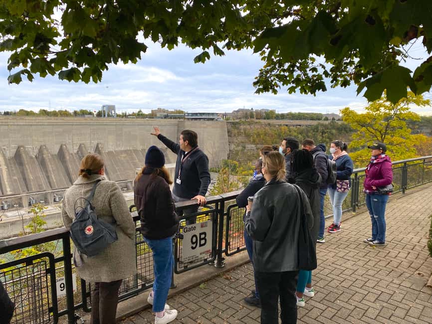 image n.21 of Toronto: Falls Day Tour with Boat Cruise & Niagara-the-Lake activity in Niagara Falls, Ontario, uploaded by supplier