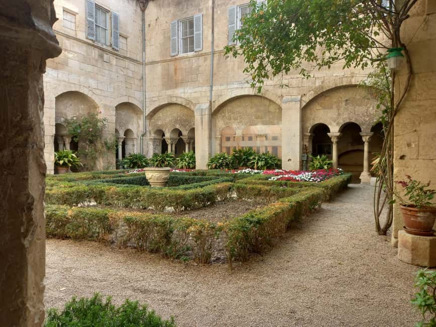 imagem n.6 de De Avignon: Nas pegadas de Van Gogh na Provença atividade em Les Baux-de-Provence, carregada pelo fornecedor
