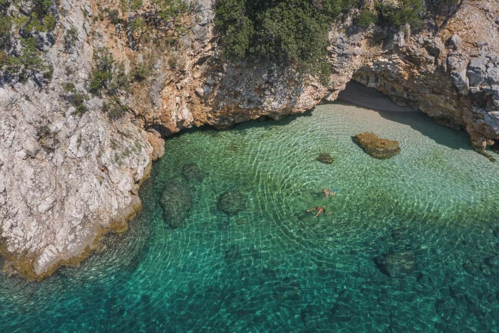 Immagine nº 2 di Opatija/Lovran: Gita in barca alle spiagge isolate dell'isola di Cres attività a Contea di Zagabria, caricata dal fornitore