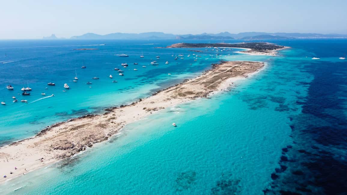 Image N°30 de Ibiza : Croisière VIP d'une demi-journée sur les plages secrètes de Formentera activité à Îles Baléares, publiée par le prestataire