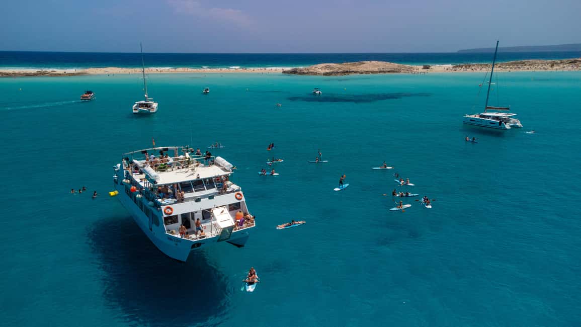 Image N°7 de Ibiza : Croisière VIP d'une demi-journée sur les plages secrètes de Formentera activité à Îles Baléares, publiée par le prestataire