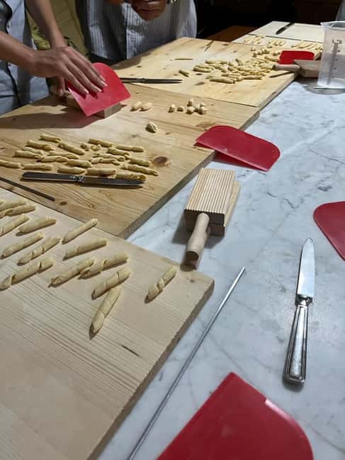 Immagine nº 6 di Corso di cucina a domicilio a Lecce: Orecchiette artigianali e vino da degustare attività a Lecce, caricata dal fornitore