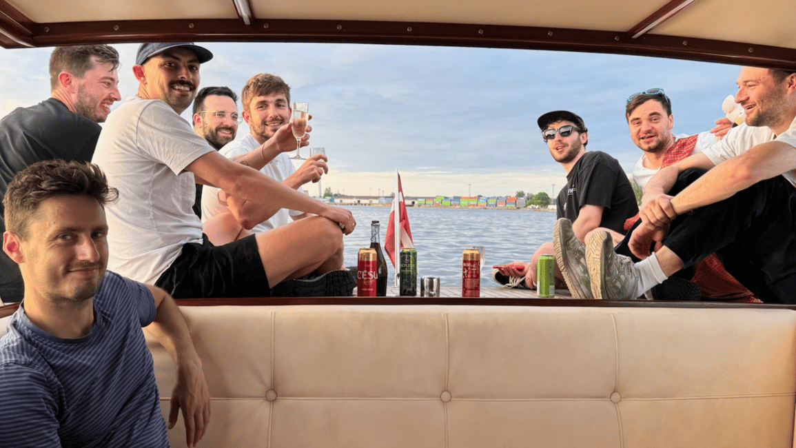 Bild Nr. 1 von Riga: Private Bootstour durch die Kanäle von Riga mit lettischem Bier Aktivität in Riga, hochgeladen vom Anbieter