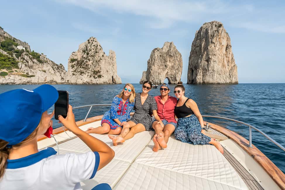 imagem n.23 de Sorrento: Passeio de barco exclusivo em Capri e Gruta Azul opcional atividade em Anacapri, carregada pelo fornecedor