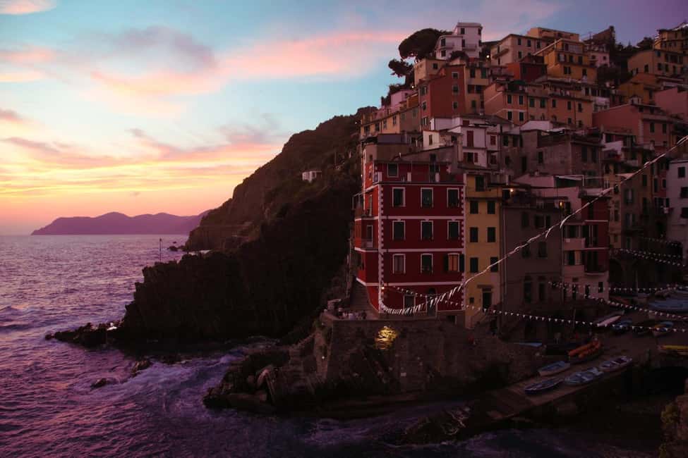 Immagine nº 11 di Cinque Terre: Crociera al tramonto con aperitivo a bordo attività a La Spezia, caricata dal fornitore
