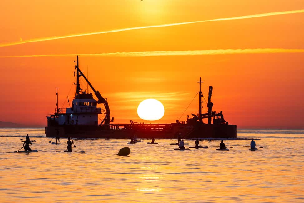 imagem n.7 de Barcelona: Paddleboarding ao nascer do sol com instrutor e fotos atividade em Barcelona, carregada pelo fornecedor