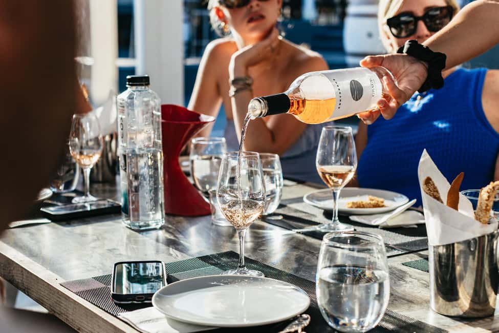 imagen n.º 11 de Santorini: tour de vino al atardecer para grupos pequeños con bodega Santo actividad en Cícladas, subida por el proveedor