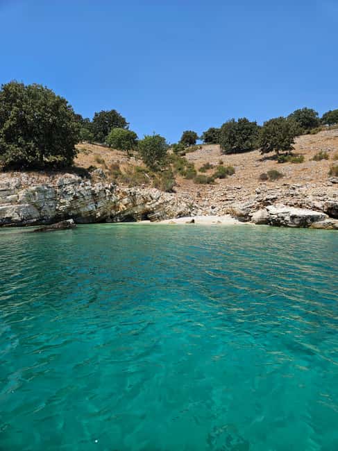 image n.11 of Sarandë: Boat Tour to Kroreza with Snorkelling and Umbrella activity in Sarandë, uploaded by supplier