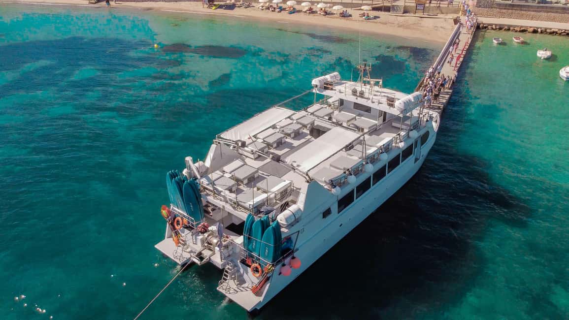 Image N°13 de Ibiza : Soirée VIP sur un catamaran avec Open Bar Premium, Paella et Ticket Club activité à Ibiza (ville), publiée par le prestataire