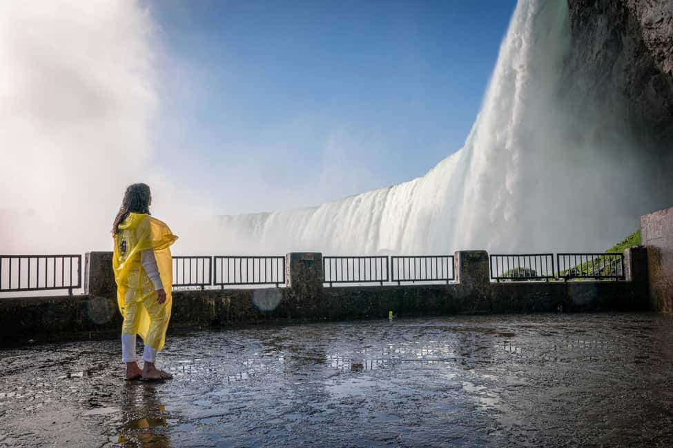 Obraz nr 2 z atrakcji Wodospad Niagara: wczesny dostęp łodzią i wycieczka za wodospadem w Wodospad Niagara w Kanadzie, przesłany przez organizatora
