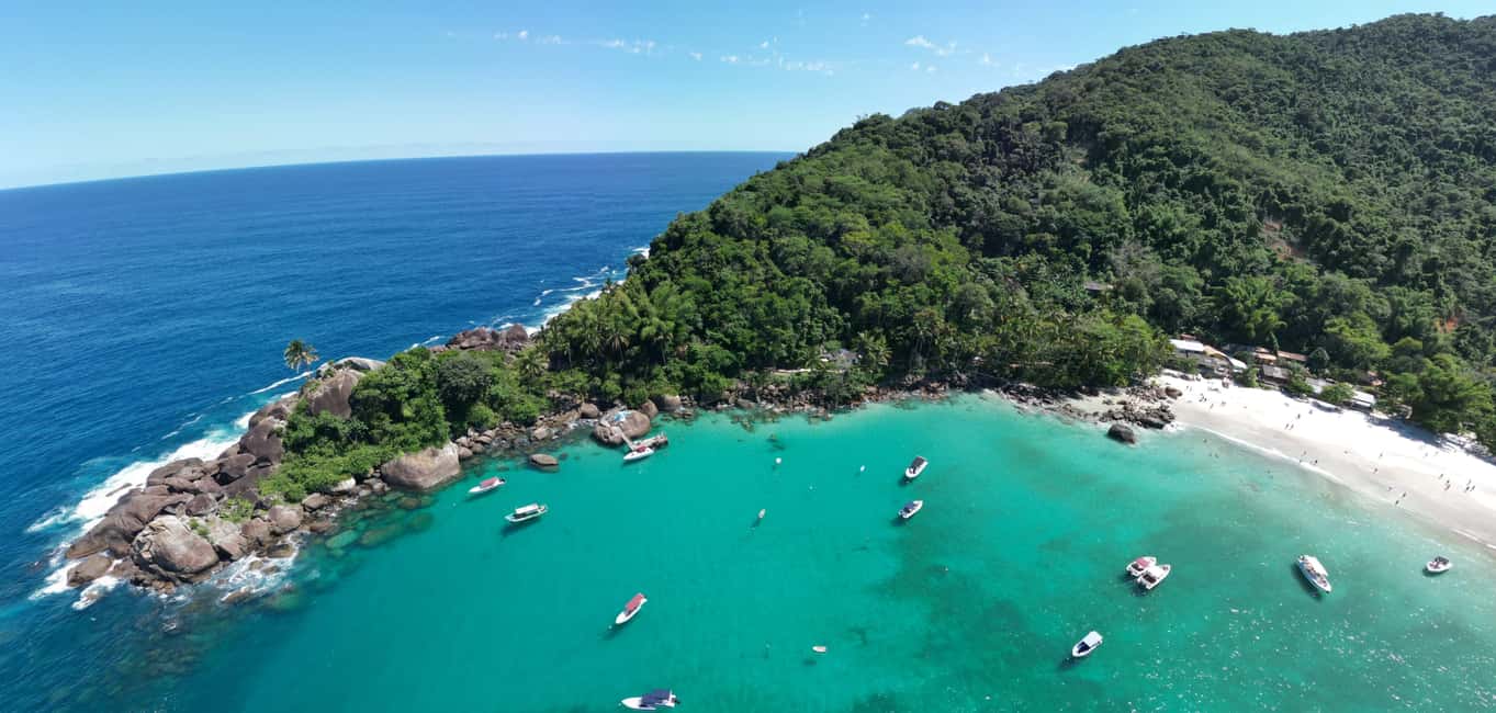 image n.1 of Ilha Grande: 360° Circumnavigation Speed Boat Tour - 8h activity in Vila do Abraão, uploaded by supplier