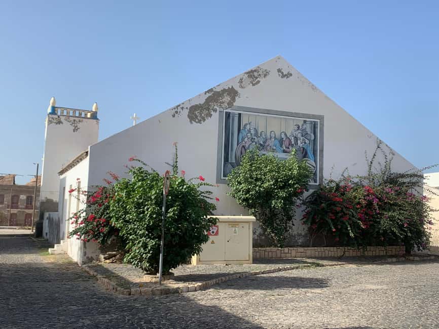 imagem n.4 de Boavista: City tour com um mergulho na Praia do Estoril atividade em Sal Rei, carregada pelo fornecedor