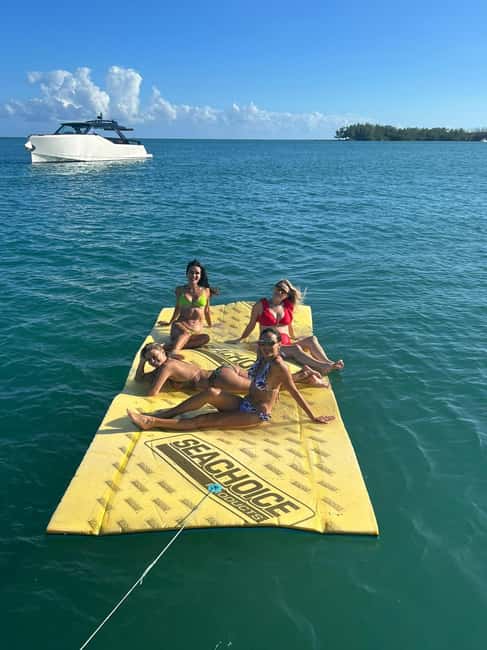 image n.9 of Miami: Private City Cruise of Miami Beach with French Guide activity in Miami, uploaded by supplier