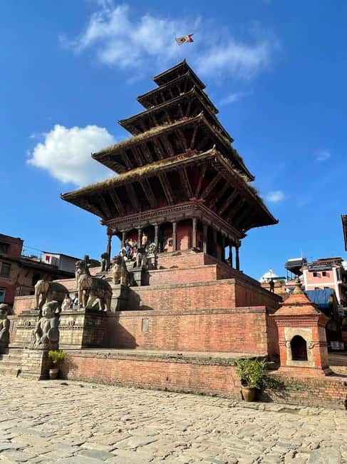 imagen n.º 3 de Katmandú: Bhaktapur y Nagarkot Excursión del Amanecer al Atardecer actividad en Bhaktapur, subida por el proveedor
