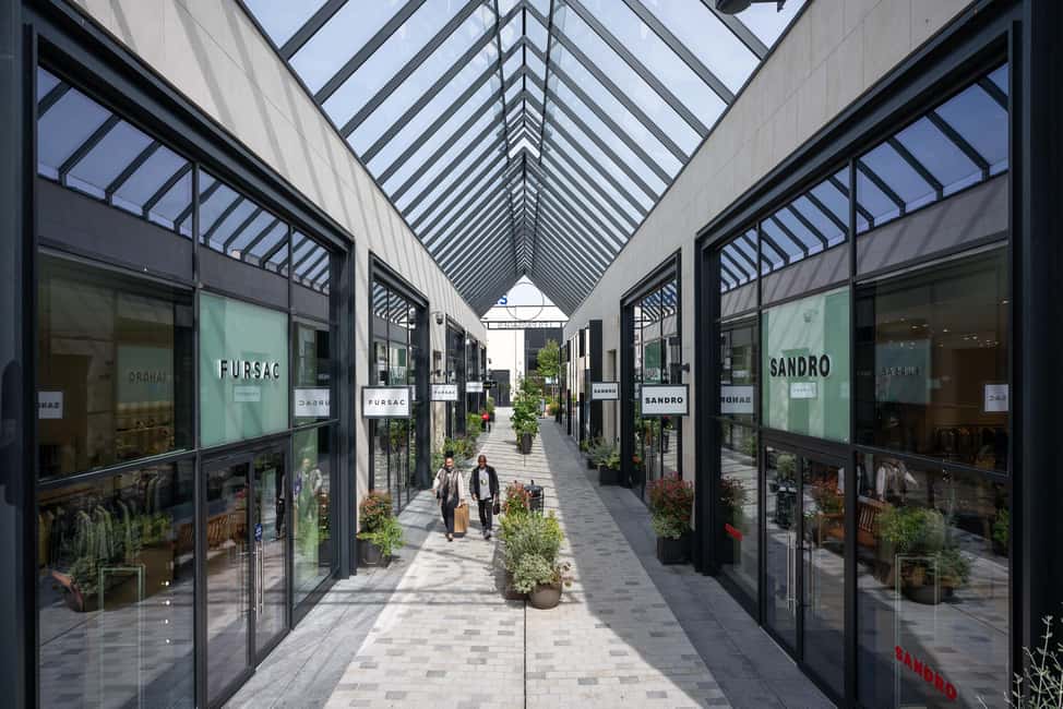 imaginea n.7 a activității Din Paris: Centrul McArthurGlen și vizită la casa lui Monet din Giverny în Paris, încărcată de organizator
