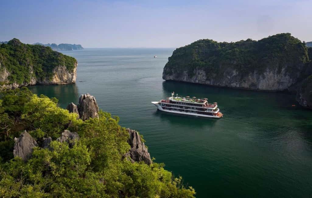 image n.22 of From Hanoi: 2-Day Cruise Trip with Private Balcony & Bathtub activity in Ha Long, uploaded by supplier