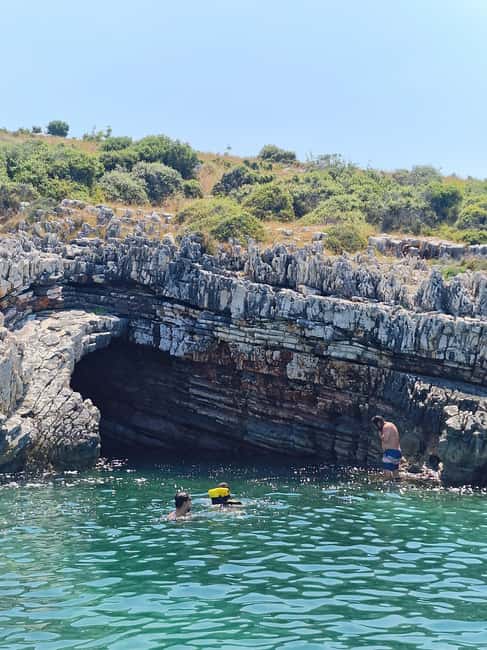 billede nr.10 af aktiviteten Sarande: Bådtur til Krorez med snorkling, drikkevarer og svømning i Himarë, uploadet af udbyder