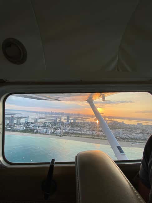 imagen n.º 49 de Miami Beach: Vuelo romántico privado al atardecer con champán actividad en Miami, subida por el proveedor