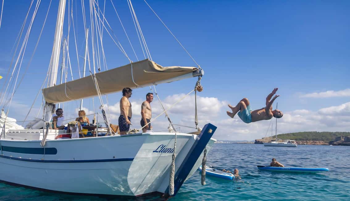 imagem n.4 de Ibiza: Veleiro particular com Open Bar Premium, comida e música atividade em Sant Josep de sa Talaia, carregada pelo fornecedor