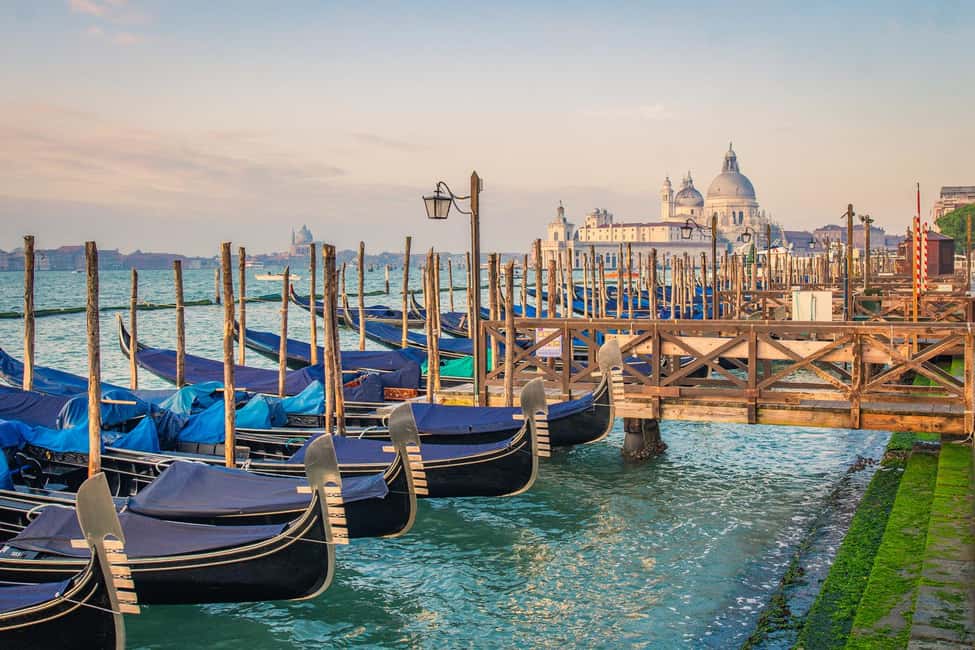 image n.6 of Venice: Romantic Gondola tour and Dinner for two activity in Venice, uploaded by supplier
