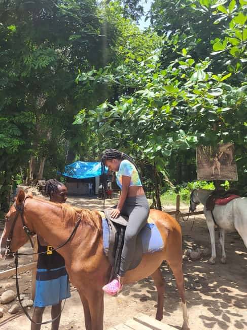imagem n.6 de Ocho Rios: Rafting no rio Bamboo e cavalgadas atividade em Clarendon, carregada pelo fornecedor