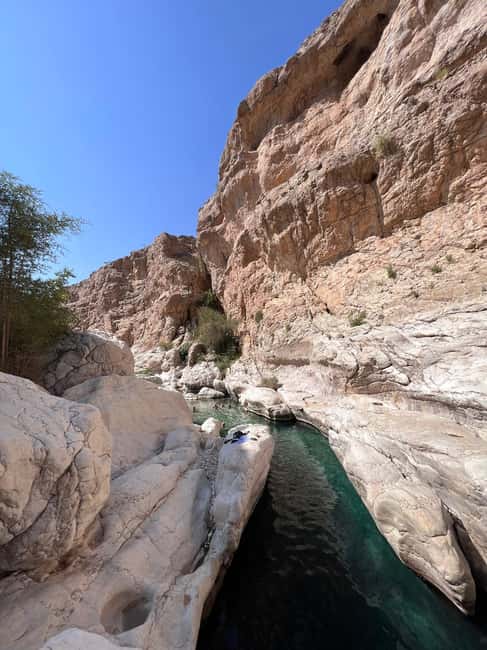 Immagine nº 11 di Muscat: Tramonto nel deserto e Wadi Bnai Khalid Tour di un giorno intero + pranzo attività a Regione al-Sharqiyya, caricata dal fornitore