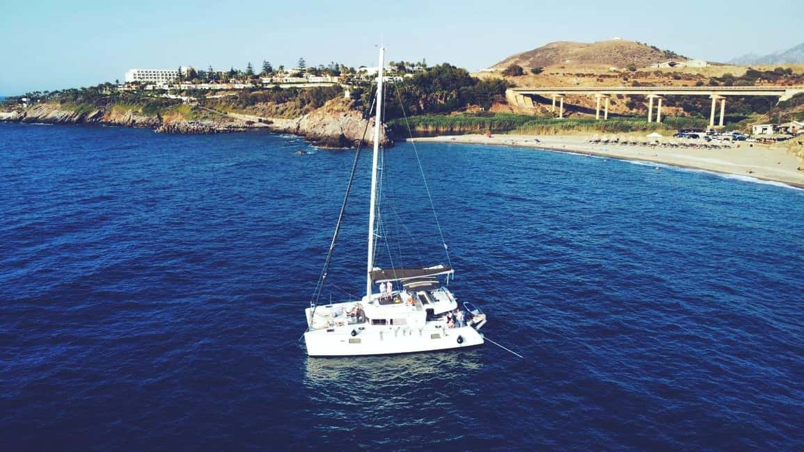 Immagine nº 9 di Rethymno: Crociera in catamarano al tramonto con vino e snack attività a Rethymno, caricata dal fornitore