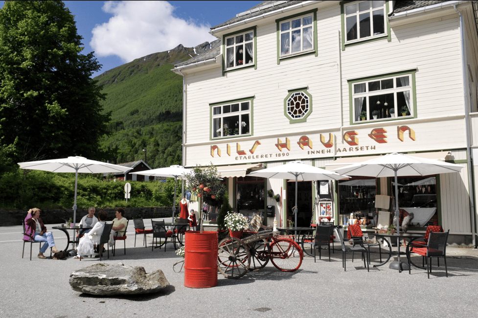 Image N°4 de Ålesund-Sæbø aller-retour (arrêt de 2 heures à Sæbø) activité à Sykkylven, publiée par le prestataire