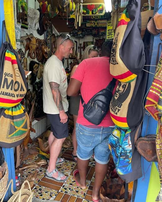 imagem n.9 de Descubra Montego Bay com Bryan Ottey: compras e degustações atividade em Kingston, Jamaica, carregada pelo fornecedor