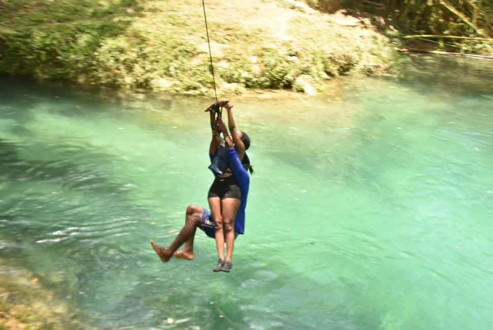 imagem n.19 de Ocho Rios: Blue Hole, White River Tubing e passeio a cavalo atividade em Jamaica, carregada pelo fornecedor